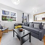 Cozylease 3-Bed Canary Wharf Retreat,Near 02