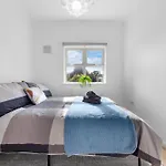 Cozylease 3-Bed Canary Wharf Retreat,Near 02