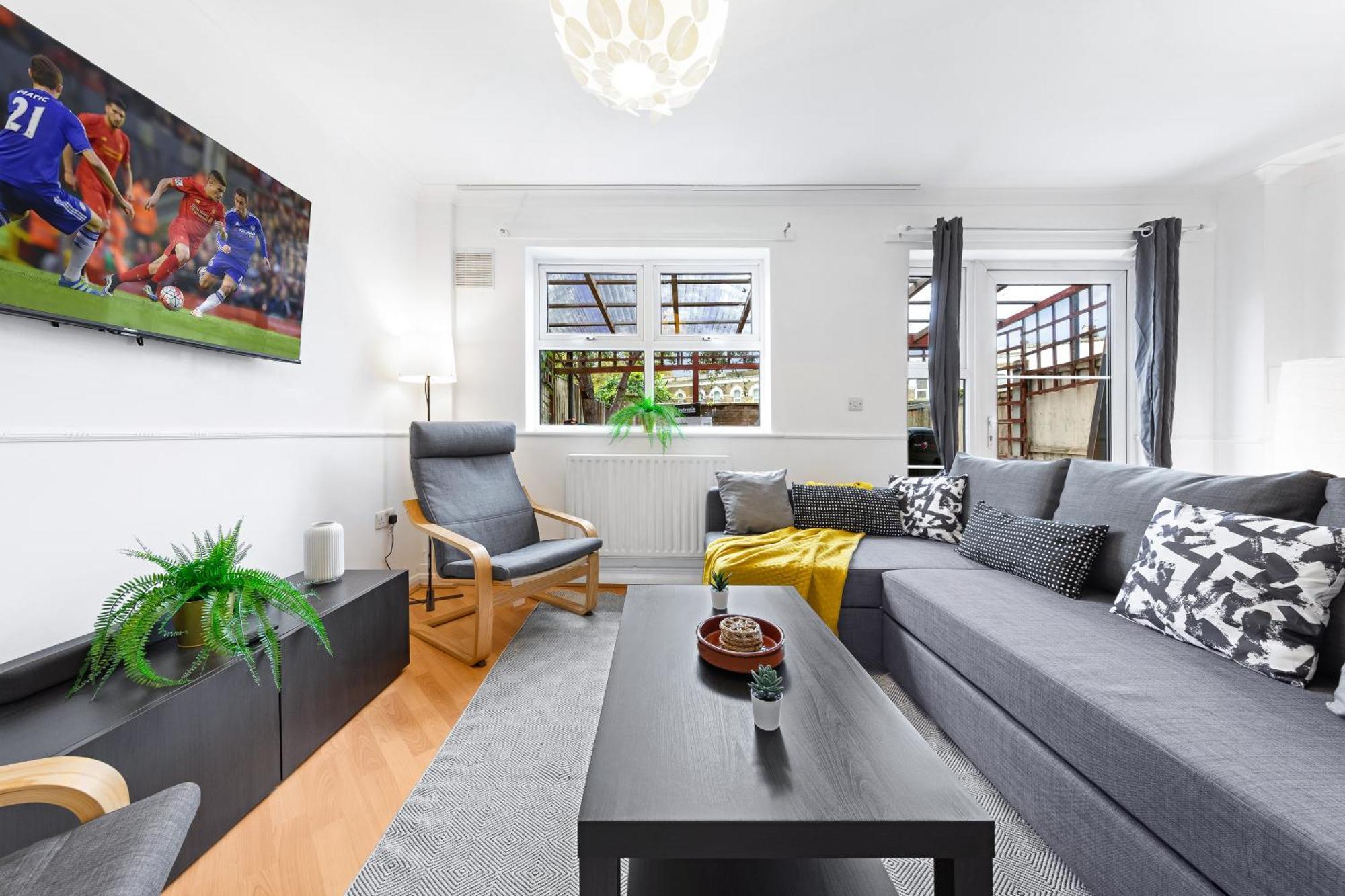 Cozylease 3-bed Canary Wharf Retreat,near 02 *